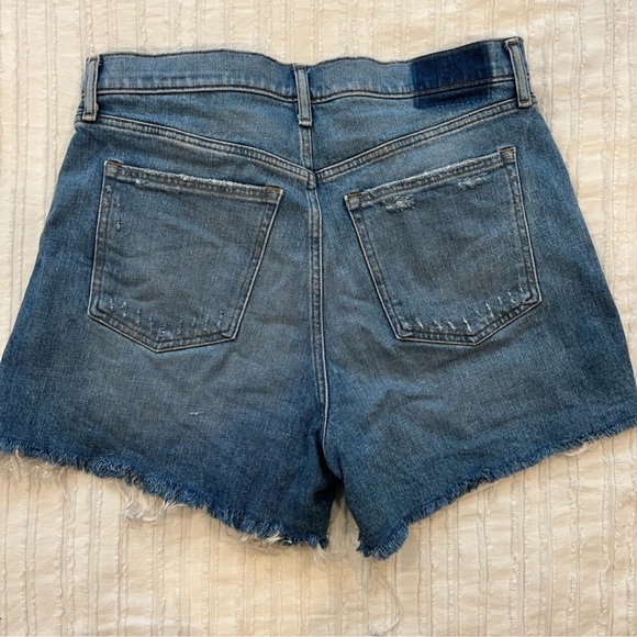 Abercrombie & Fitch Curve Love The 4” Mom Short. High rise. - Picture 2 of 3